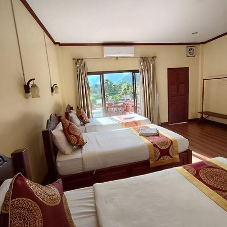 Hana Riverside Hotel Vang Vieng Esterno foto