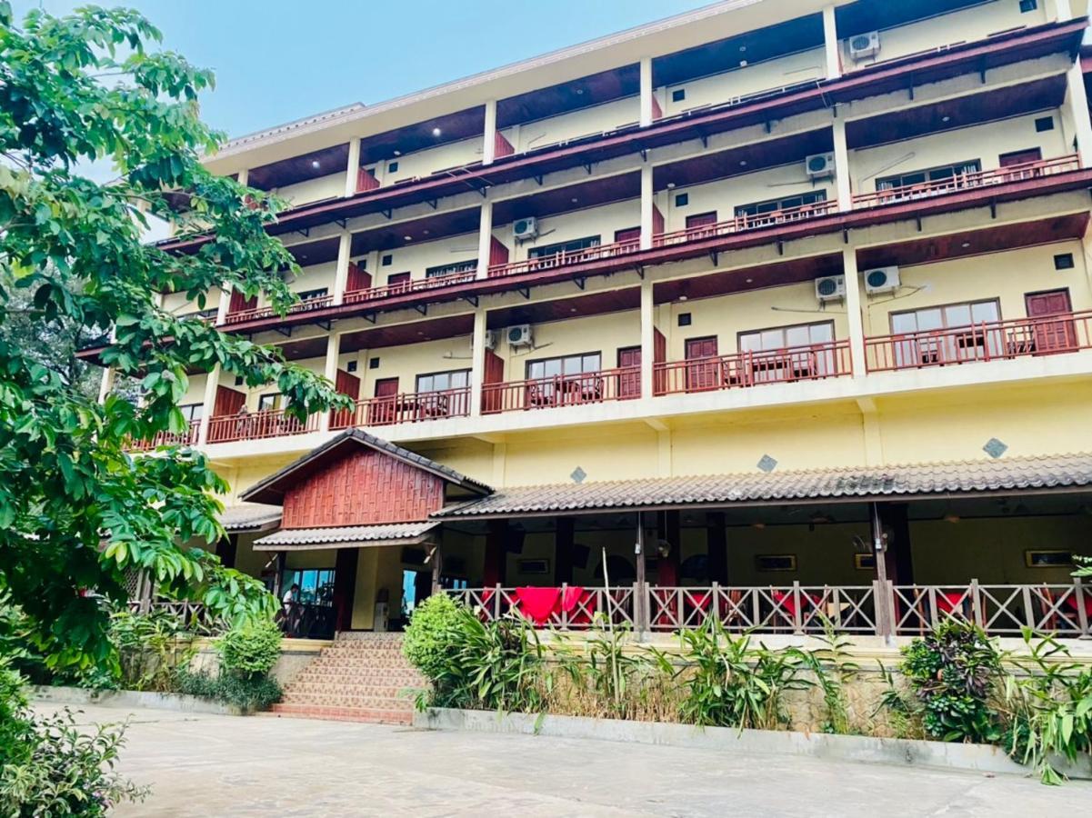 Hana Riverside Hotel Vang Vieng Esterno foto