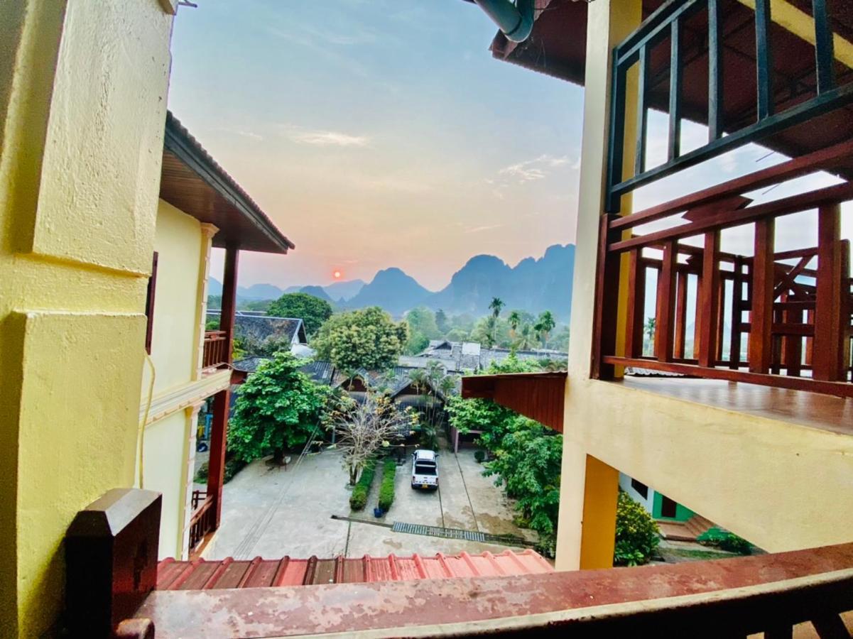 Hana Riverside Hotel Vang Vieng Esterno foto