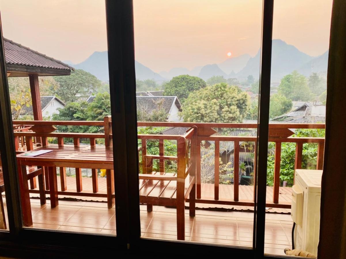 Hana Riverside Hotel Vang Vieng Esterno foto
