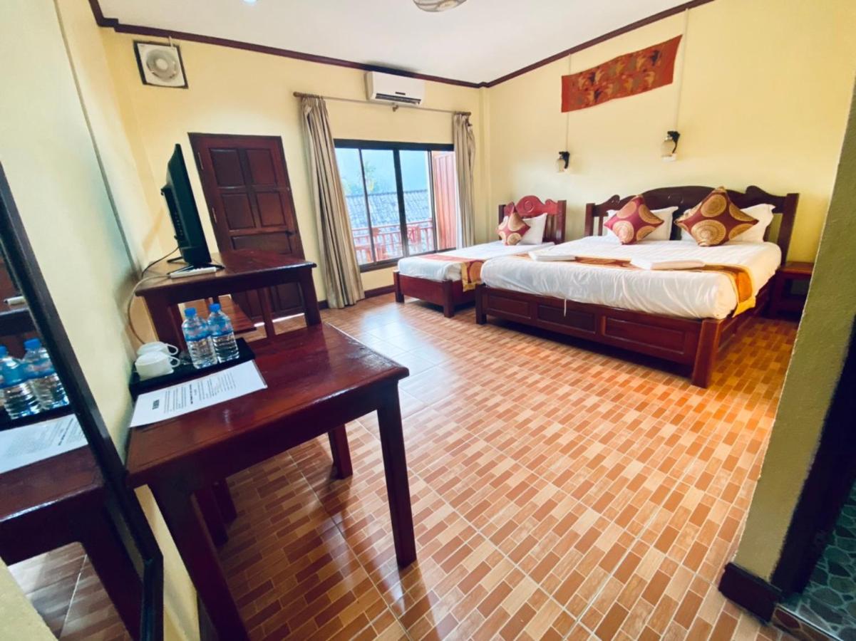 Hana Riverside Hotel Vang Vieng Esterno foto