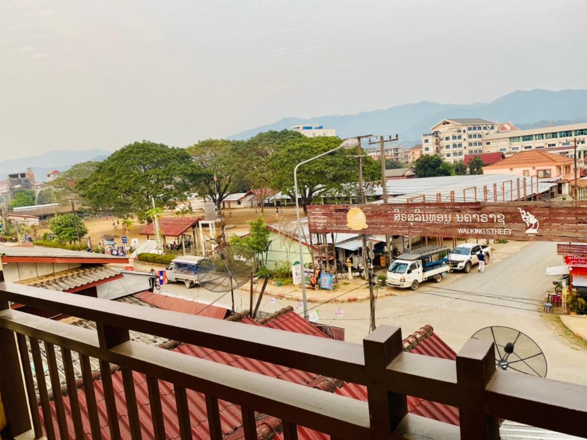 Hana Riverside Hotel Vang Vieng Esterno foto