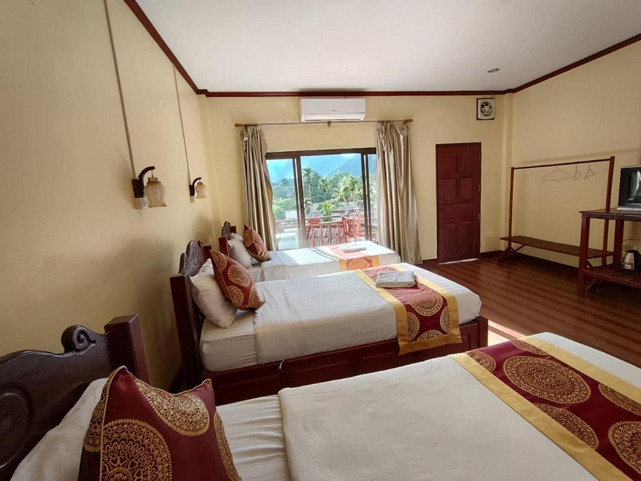 Hana Riverside Hotel Vang Vieng Esterno foto