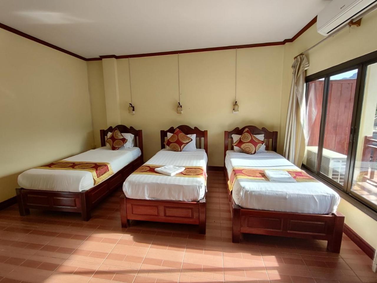 Hana Riverside Hotel Vang Vieng Esterno foto