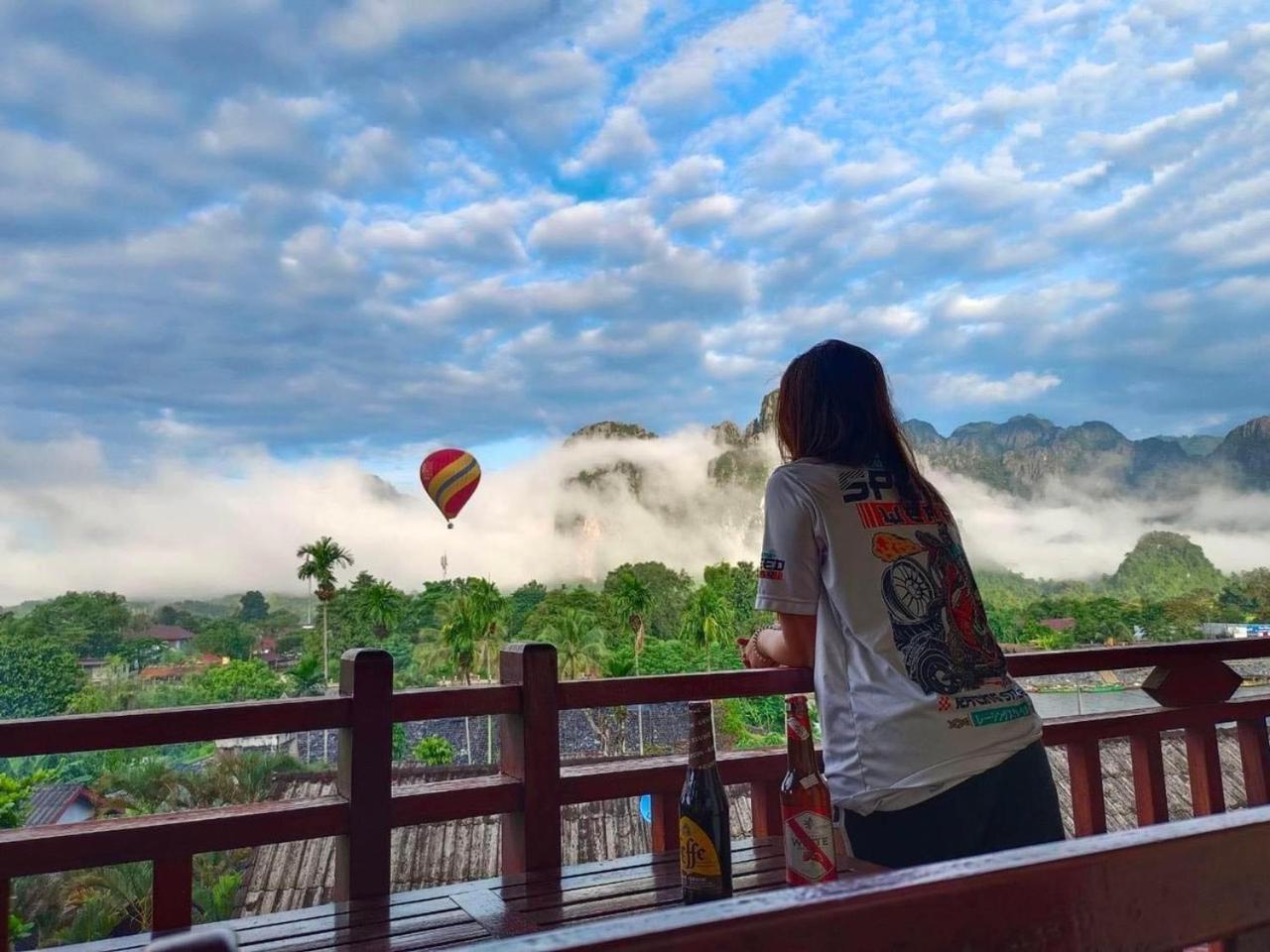Hana Riverside Hotel Vang Vieng Esterno foto