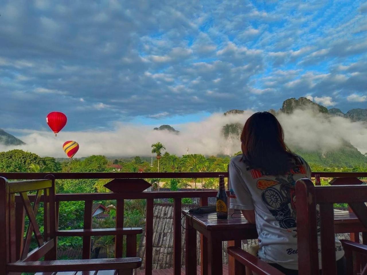 Hana Riverside Hotel Vang Vieng Esterno foto